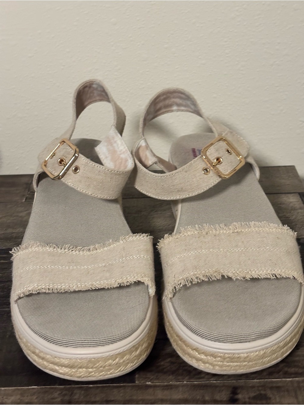 BOB’s by Skechers Beige Canvas Platform Sandals with Gold Buckles. Memory foam.